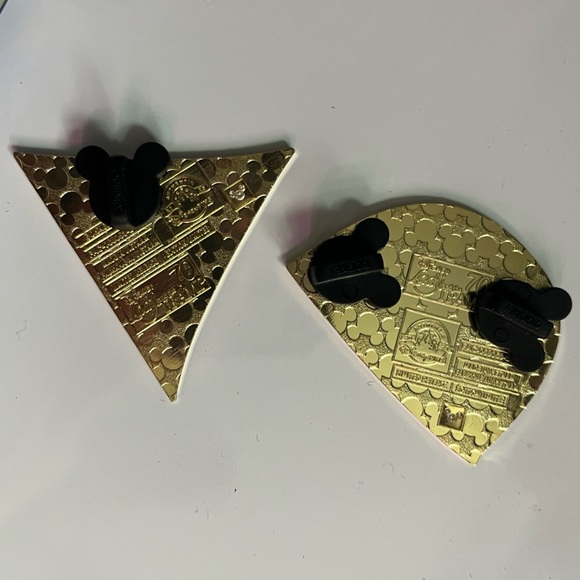 Disney Lady And The Tramp Pin Set - Limited Edition Tony and Trusty Pins - Picture 4 of 5